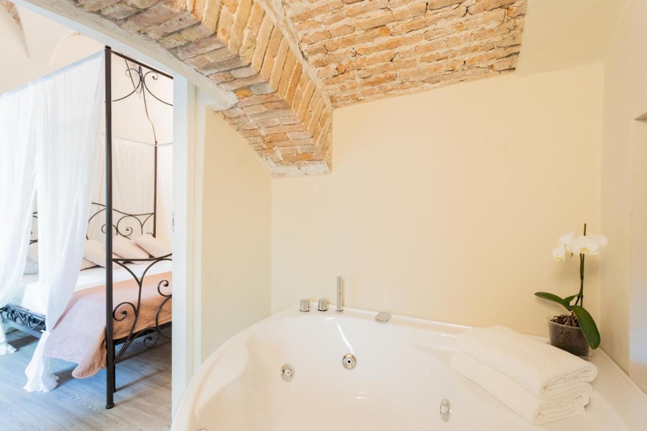 Romantic Escape City Centre With Jacuzzi & Parking By Rent All קומו מראה חיצוני תמונה