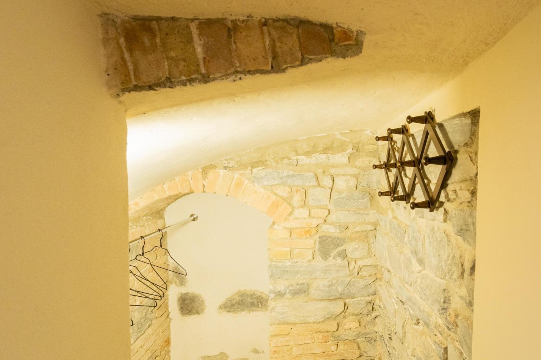 Romantic Escape City Centre With Jacuzzi & Parking By Rent All קומו מראה חיצוני תמונה